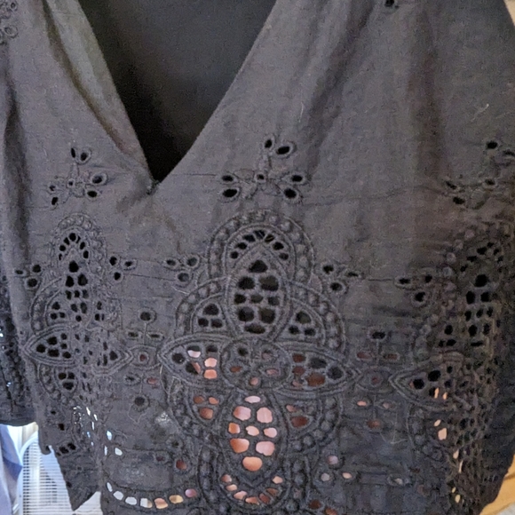 Tobi Crop Top Scalloped Edges and Cut Outs - Picture 5 of 11